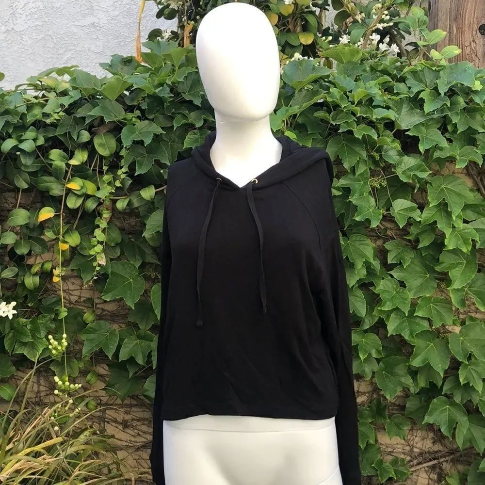 Norstrom Room Service Black Cropped Hoodie Sz M